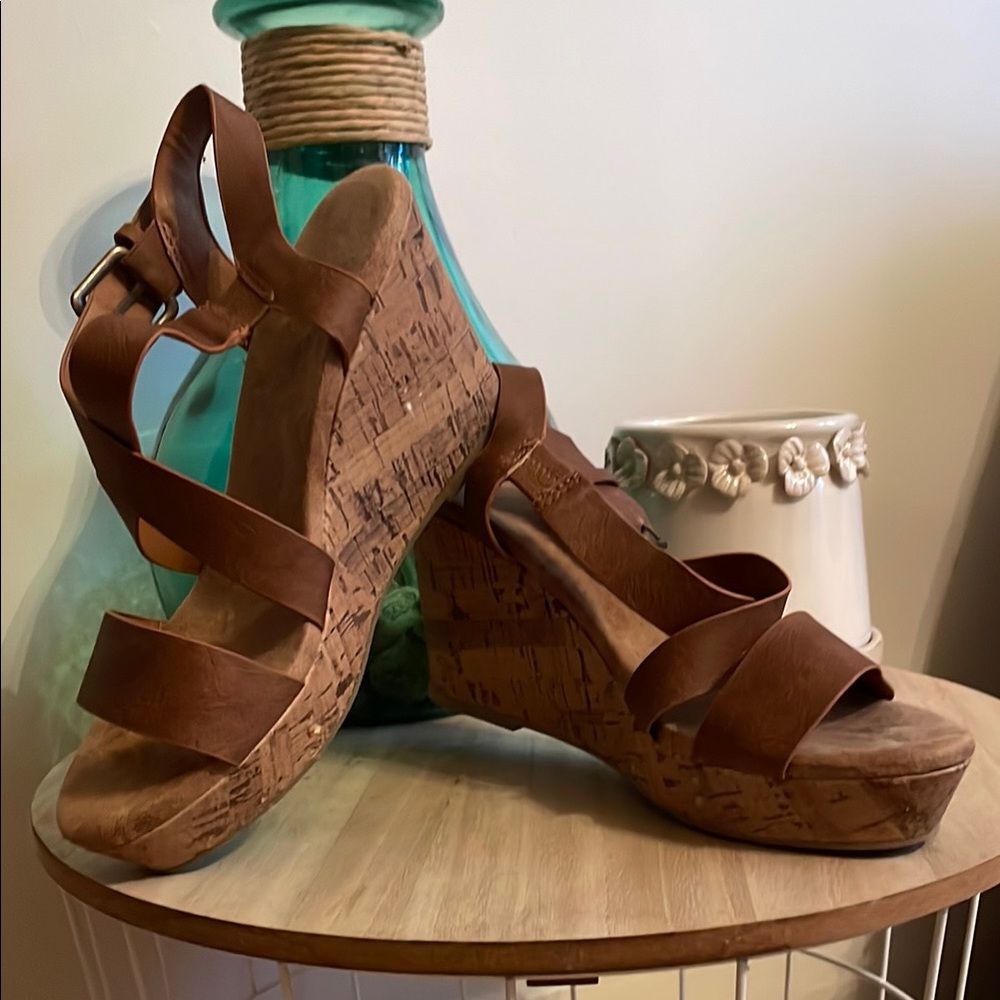 Elegant Tan Wedge Sandals